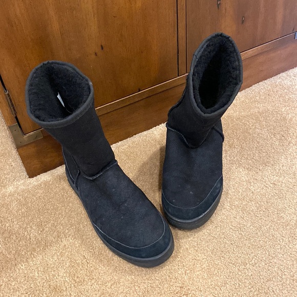 UGG Shoes - Original UGG Australia Black Size 10M Snow Boots in Excellent Condition.